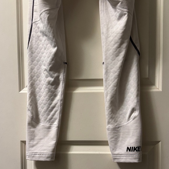 Nike Pro White Leggings with Black Trim - Picture 5 of 8